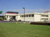 Trade Winds Central Inn - Motel