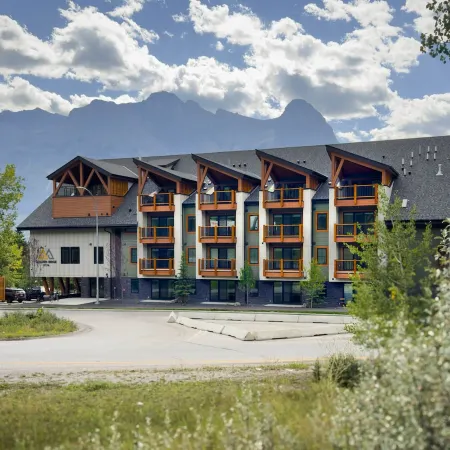 Golden Ridge - 2 Bedroom + Den