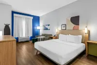 Spark by Hilton Shawnee - 3-Star