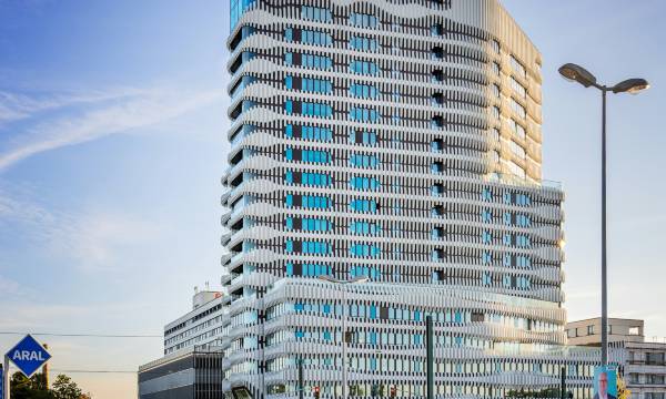 The Zipper Hotel & Apartments