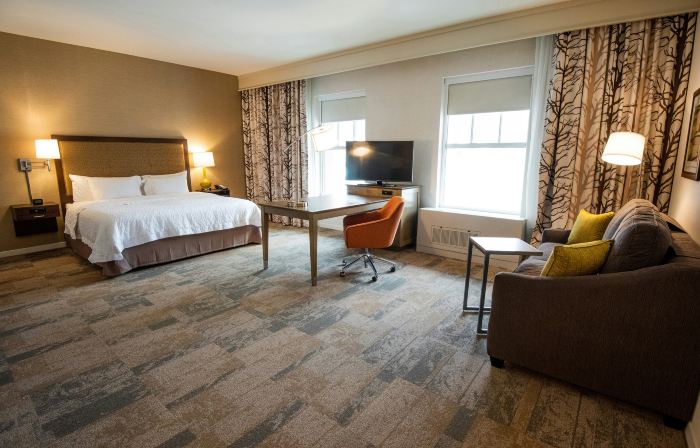 Hampton Inn & Suites Manchester