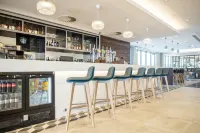 Hampton by Hilton Stockton on Tees - bar