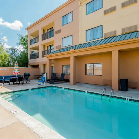Courtyard Tupelo