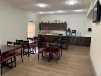 HomeTowne Studios Richmond, VA – W Broad St - breakfast