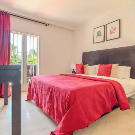 Lalq13 Stunning Frontline Golf 3 Bed Apt