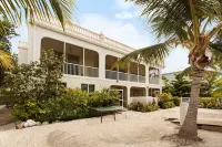 5Br Luxury Home w/ Pool, Theater, Rooftop Deck & 100-ft Dock Near Beach! - Hot Tub