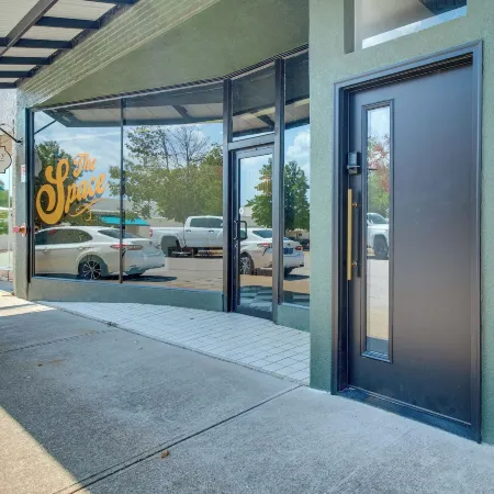 Walk to Mountain Home Square: Remodeled Apt