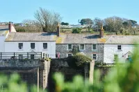 Pier House - 3-Star