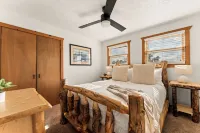 Lakeside Resort Cabin Steps to Table Rock Lake - Minutes to Sdc! - Chalets