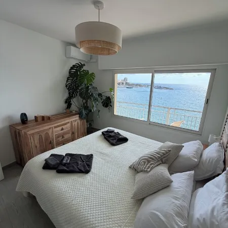 Apartment "Sur l'Eau" walking distance to beach and center. Gulf of Saint-Tropez