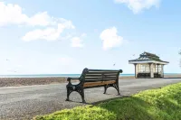 Queens Cove with Seaviews | By My Getaways - 2-Star