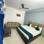 Roomshala 29 Silver Grand (Noida sec-49) - 2-Star