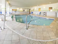 홀리데이 인 익스프레스 호텔 & 스위트 맨체스터 에어포트 바이 IHG - 수영장