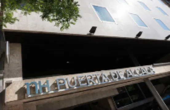 H10 Puerta de Alcalá Hoteles cerca de Parque de El Retiro