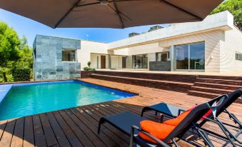 Villa Prestigia with Private Pool and Sea View