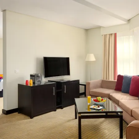 Park Inn by Radisson Al Khobar Отели рядом с достопримечательностью «Giant Stores»