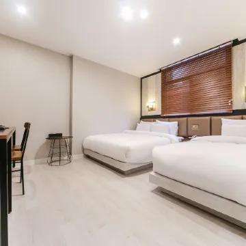 Changwon Myeongseodong Namuneulbo Hotel