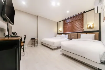 Changwon Myeongseodong Namuneulbo Hotel