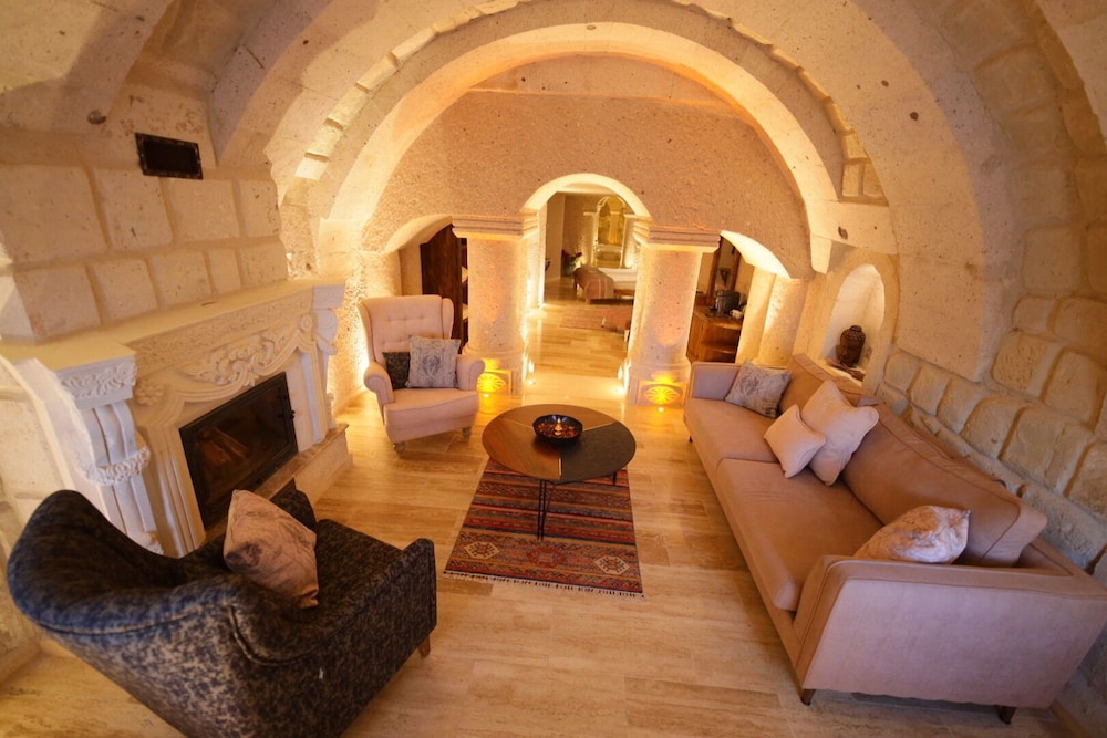Anka Cave Suites