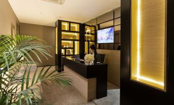 Dominic Smart & Luxury Suites - Republic Square