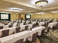 Hilton Kansas City Airport Hotels in May