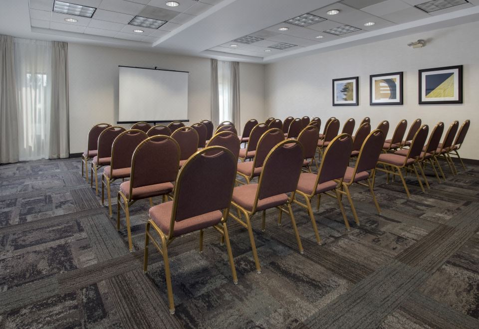 2. 햄프턴 인 보스..