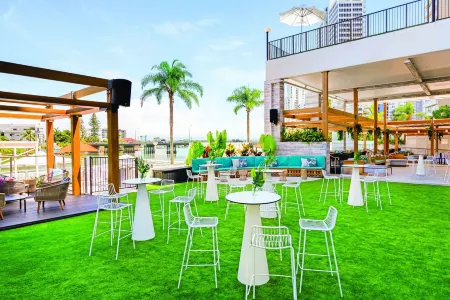 Vibe Hotel Gold Coast Отели рядом с достопримечательностью «Смотровая площадка Скайпойнт»