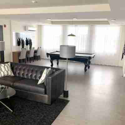 Luxurious Apartment in Brossard with Terrace Rooms