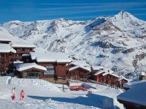 Chalet Montana Planton by Les Etincelles