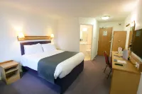 Holmfield Arms Hotels in Durkar