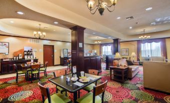 Holiday Inn Express & Suites Terrell