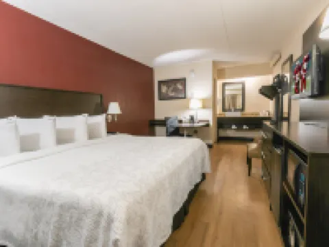 Red Roof Plus+ Wilmington - Newark Hotels in Newark