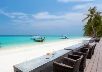 Phi Phi Holiday Resort - Pemandangan Pantai