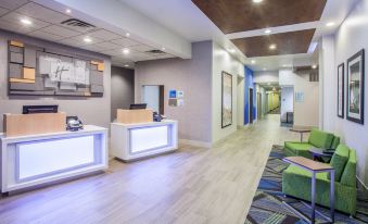 Holiday Inn Express & Suites Texarkana