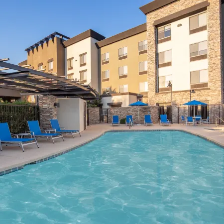 Holiday Inn Express & Suites SURPRISE by IHG