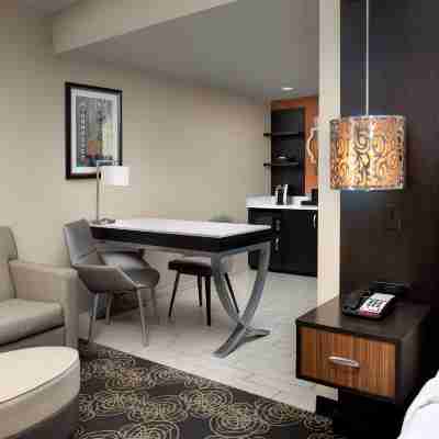 Embassy Suites by Hilton Knoxville West Rooms