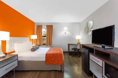 Howard Johnson by Wyndham Waukegan Great Lakes Hotels in Waukegan