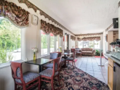 Econo Lodge Hotels in Windham County