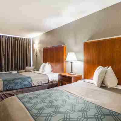 Econo Lodge Rooms