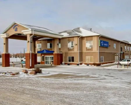 Canalta Oyen Hotels in Oyen