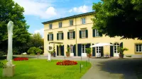 Hotel Hambros - Il Parco in Villa Banchieri Hotels near ASD Calcio Tau Altopascio
