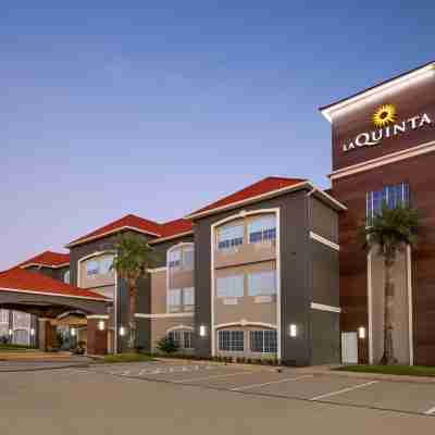 La Quinta Inn & Suites by Wyndham Port Arthur Hotel Exterior