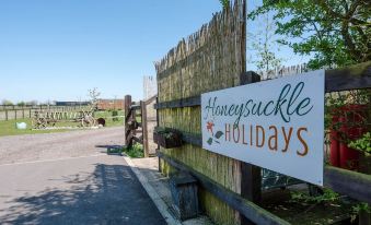 Honeysuckle Farm Hut 3 - Suffolk Farm Holidays