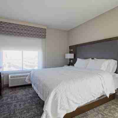 Hampton Inn & Suites by Hilton Lubbock University Rooms