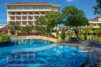 Lombok Raya Hotel - piscina