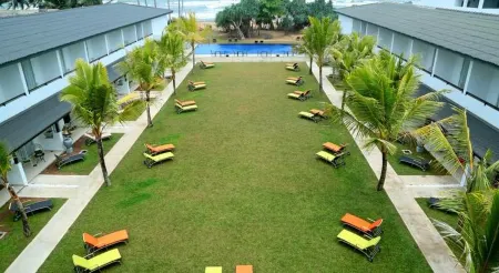 Coco Royal Beach Resort Отели рядом с достопримечательностью «Sri Kannangararamaya»