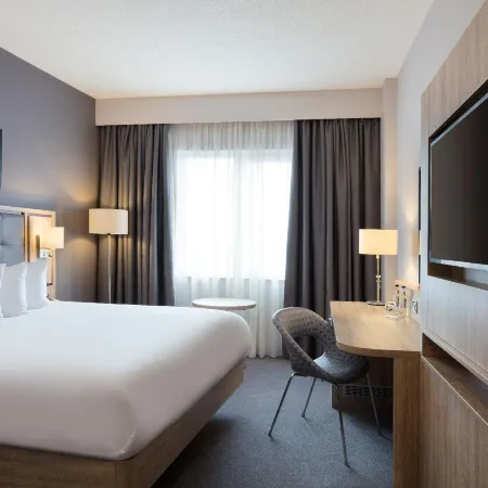 Leonardo Hotel London Watford Отели рядом с достопримечательностью «Железнодорожный вокзал Уотфорда»