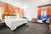 La Quinta Inn & Suites by Wyndham Waco Downtown - Baylor