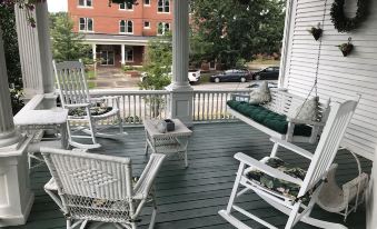 Simmons-Bond Inn Bed & Breakfast