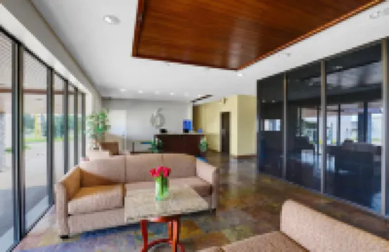 亞伯達布魯克斯 6 號汽車旅館酒店